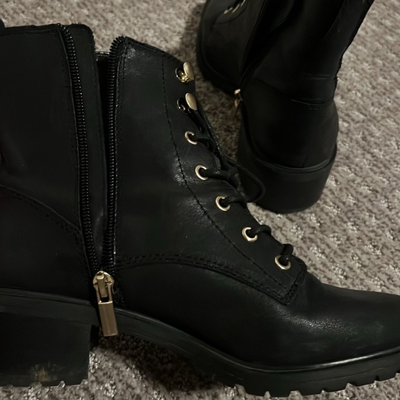 Boots - Picture 4 of 7